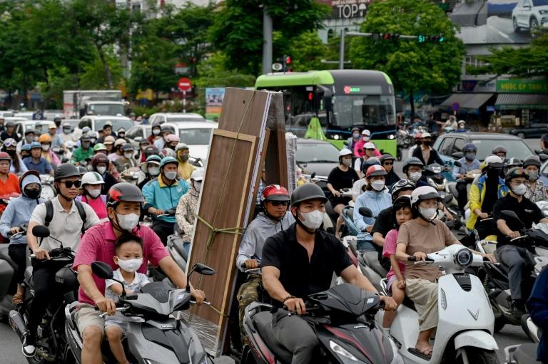 Vietnam: les millions de scooters à essence d