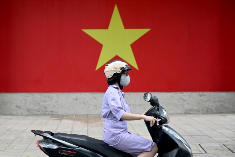Vietnam: les millions de scooters à essence d