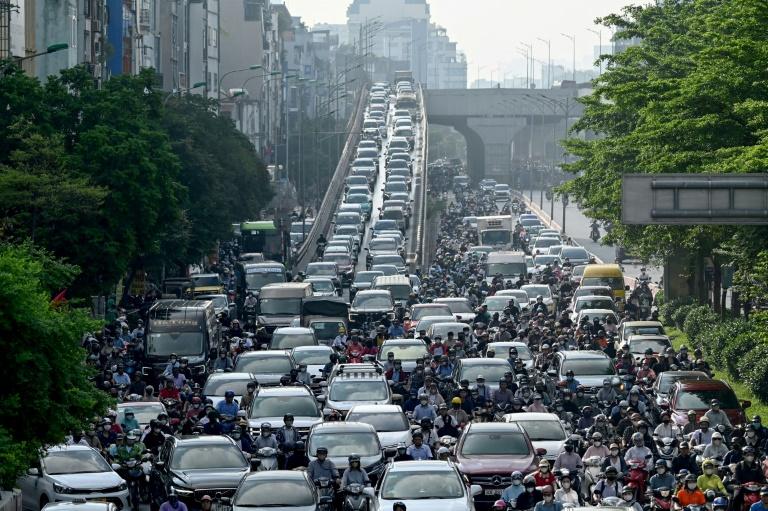 Vietnam: les millions de scooters à essence d