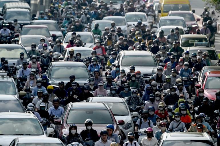 Vietnam: les millions de scooters à essence d