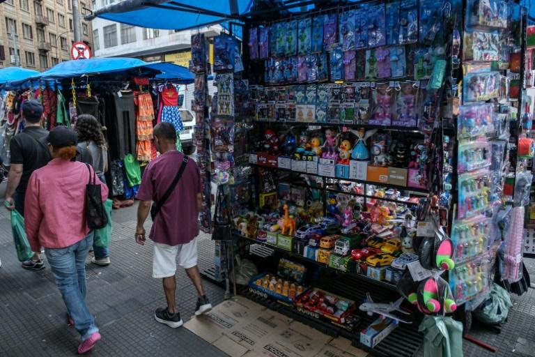 Brésil: à Sao Paulo, un immense marché dans le viseur de Trump pour ses contrefaçons