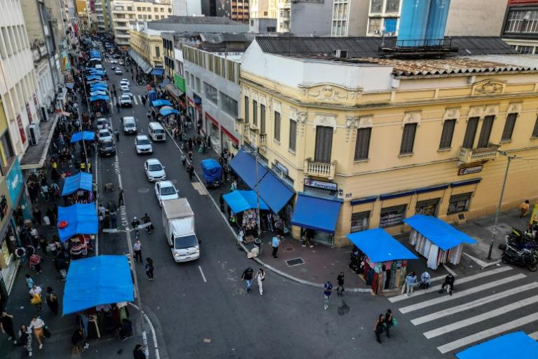 Brésil: à Sao Paulo, un immense marché dans le viseur de Trump pour ses contrefaçons