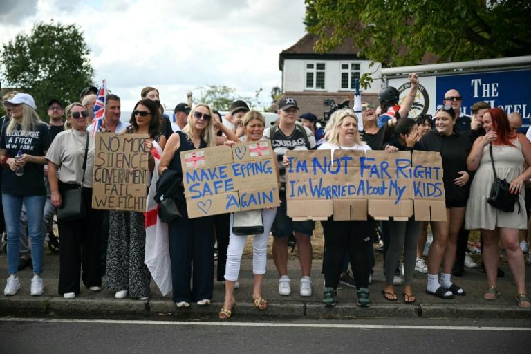 Le Royaume-Uni prend de premières sanctions contre des passeurs de migrants