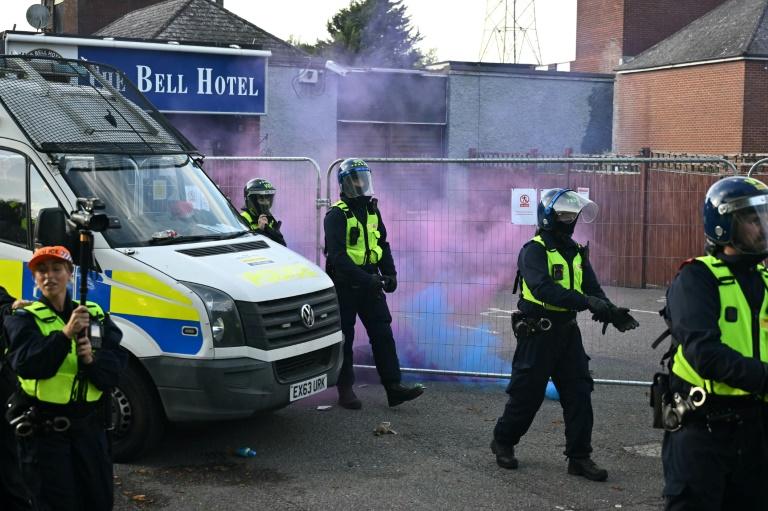 Le Royaume-Uni prend de premières sanctions contre des passeurs de migrants