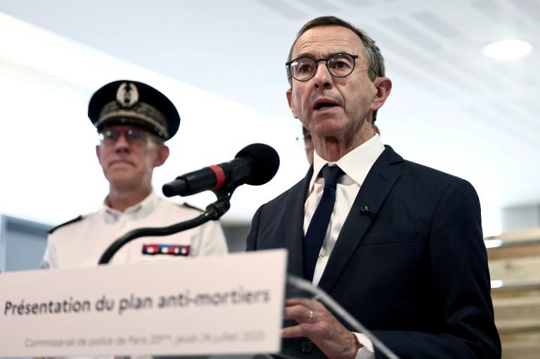 Bayrou appelle les ministres à éviter "les divergences", Retailleau veut rester