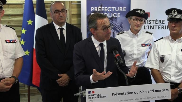 Bayrou appelle les ministres à éviter "les divergences", Retailleau veut rester