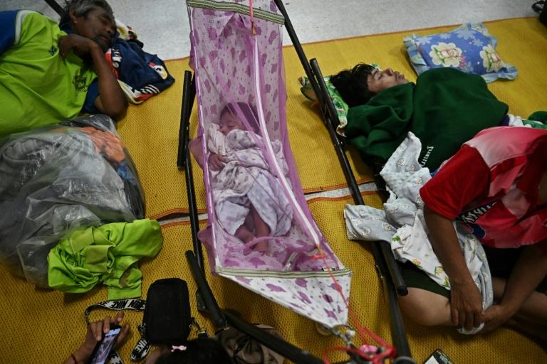 La Thaïlande affirme que plus de 100.000 civils ont fui les affrontements avec le Cambodge