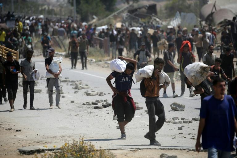 Israël annonce de premières livraisons d'aide humanitaire à Gaza