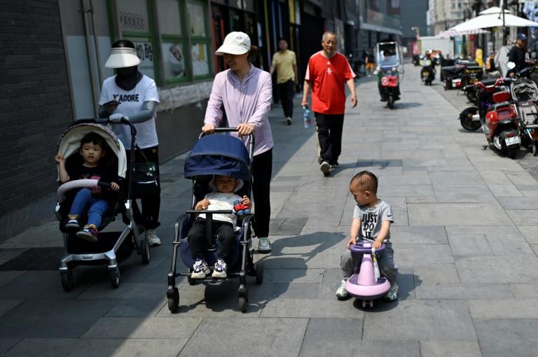 Chine: le gouvernement va verser des allocations aux parents pour stimuler la natalité