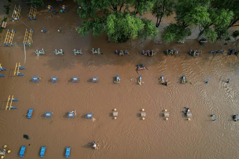 Déluge et inondations en Chine, 30 morts et 80.000 évacuations à Pékin