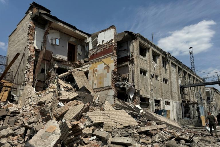 Ukraine: au moins trois soldats tués et 18 blessés par une frappe russe contre un camp d'entraînement