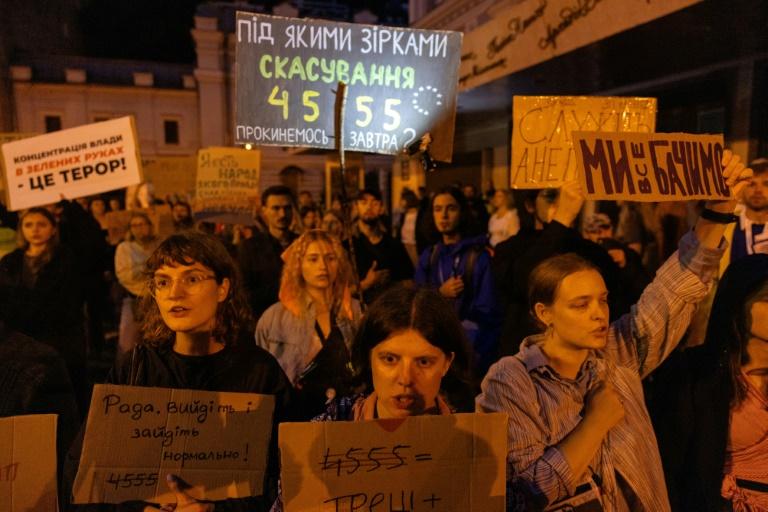 Ukraine: une attaque de missiles et de drones russes fait au moins six morts à Kiev