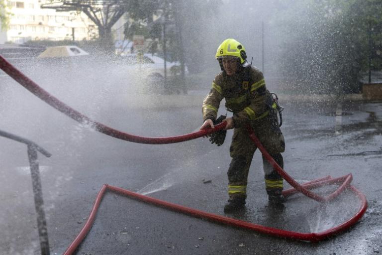 Ukraine: une attaque de missiles et de drones russes fait au moins six morts à Kiev