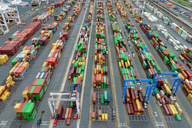 Les droits de douane de Trump chahutent les Bourses, des pays tentent encore de négocier