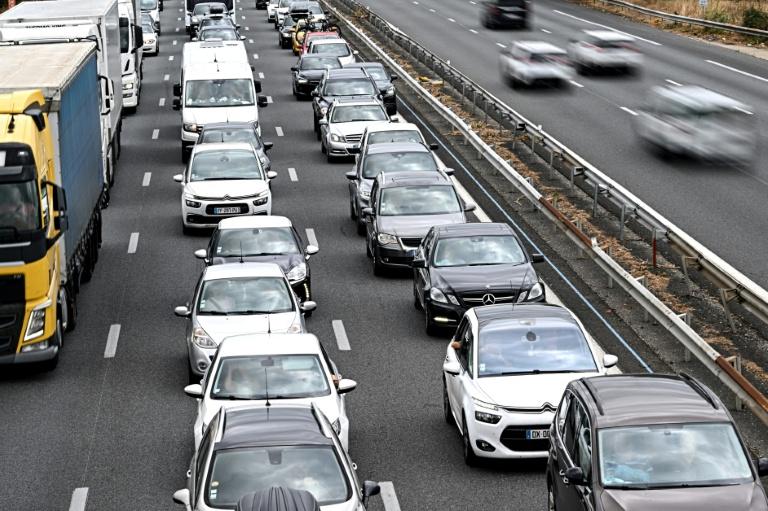 Chassé-croisé: plus de 1.000 km de bouchons sur la route des vacances