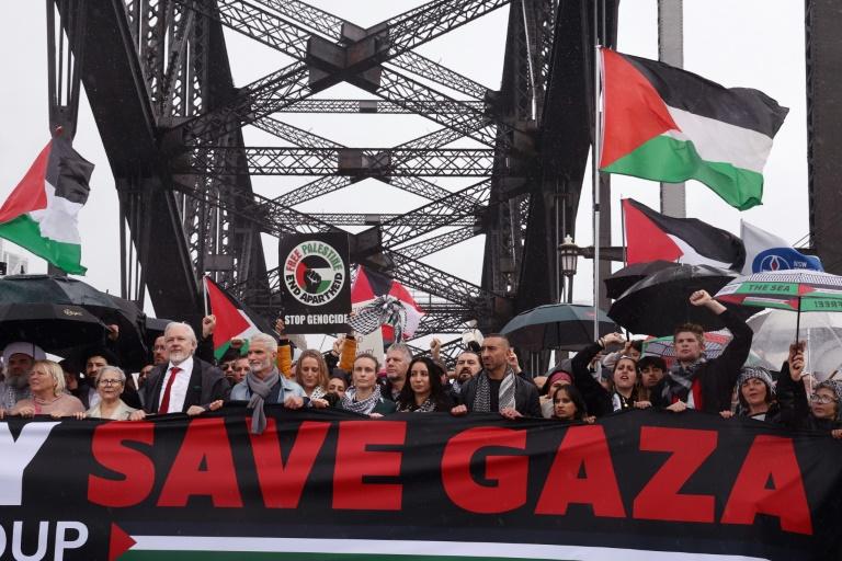 Assange parmi des dizaines de milliers de manifestants pro-palestiniens à Sydney