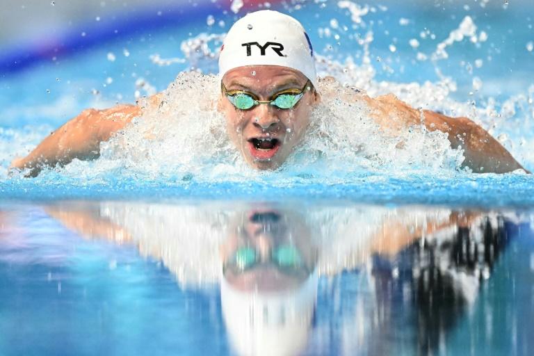 Mondiaux de natation: Léon Marchand remporte largement le 400 m 4 nages