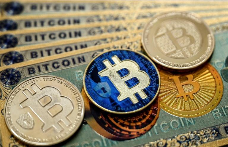 Accumuler des bitcoins, un pari numérique risqué pour les entreprises