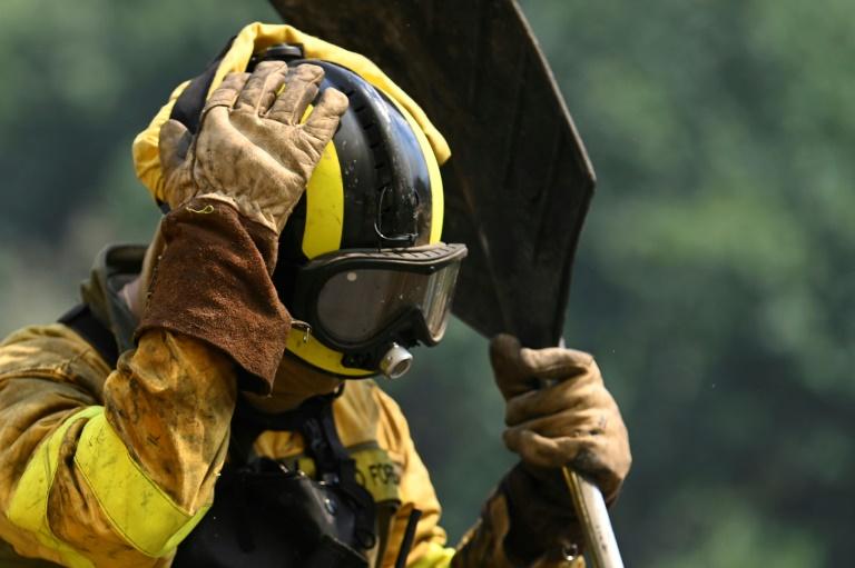 Lutte sans répit contre les incendies en Espagne et au Portugal, déjà six morts