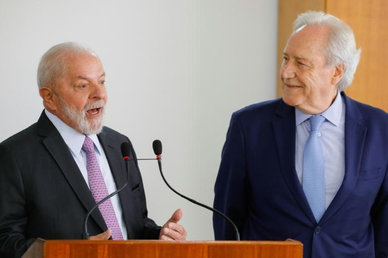 Un juge brésilien ordonne une surveillance permanente de Bolsonaro pour "risque de fuite"