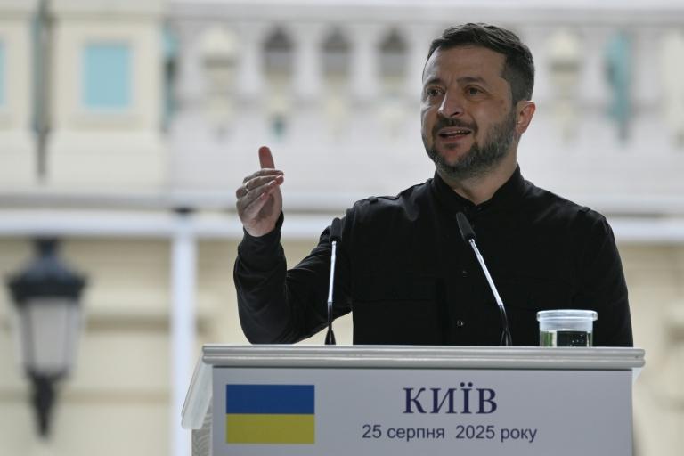Ukraine: Zelensky appelle a renforcer la pression sur Poutine après les frappes mortelles