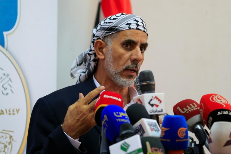 Yémen: les Houthis enterrent leurs ministres tués dans un raid israélien