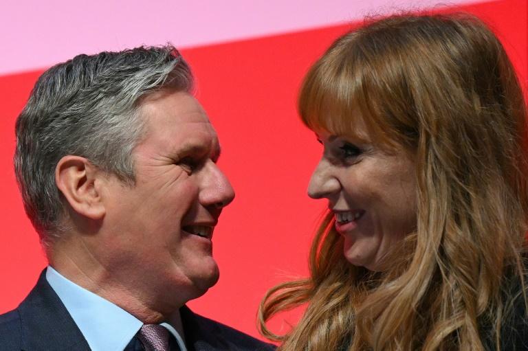 Royaume-Uni: la numéro deux du gouvernement démissionne, revers pour Keir Starmer