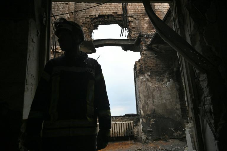 Ukraine: un missile a été utilisé pour frapper le siège du gouvernement dimanche, selon Kiev