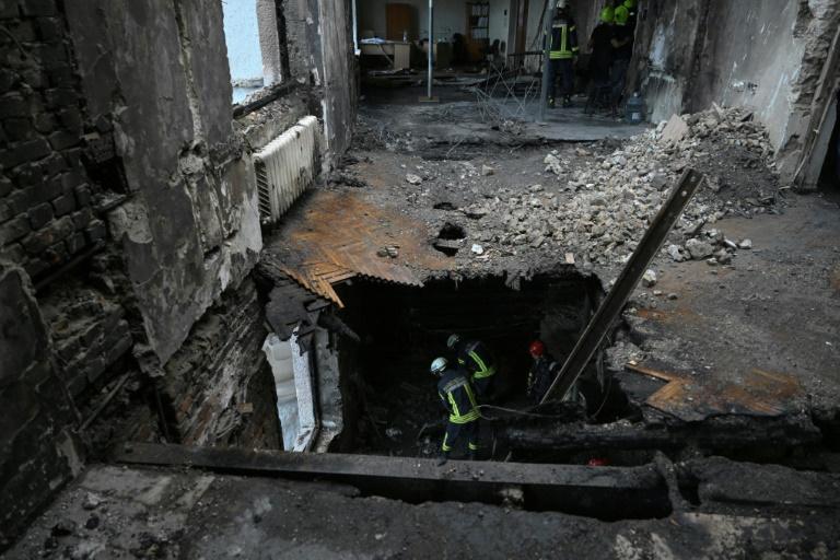 Ukraine: un missile a été utilisé pour frapper le siège du gouvernement dimanche, selon Kiev