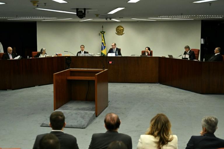 Brésil: les juges de Bolsonaro commencent à voter pour le verdict
