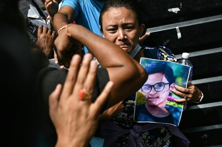 Au Népal, la Première ministre au chevet des victimes des émeutes, lent retour à la normale