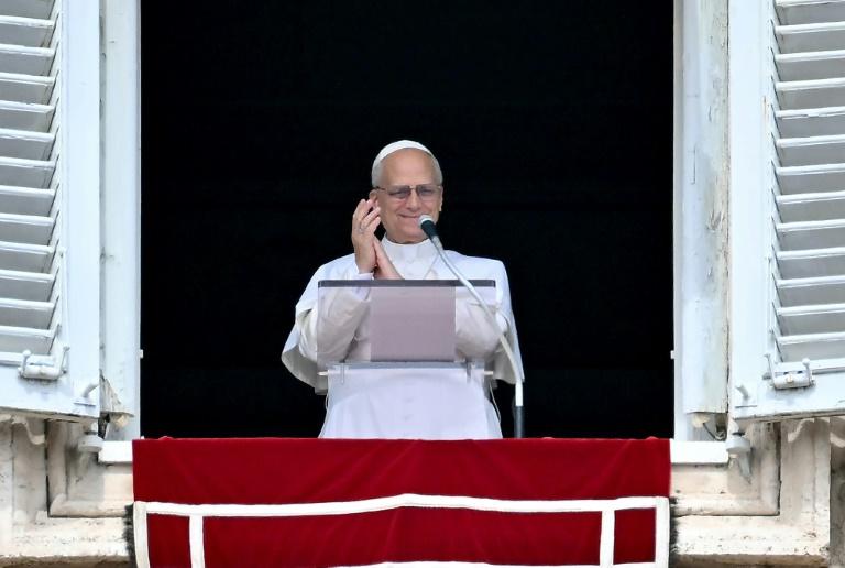 Léon XIV fête ses 70 ans, des fidèles lui souhaitent un joyeux anniversaire au Vatican