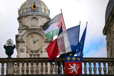 Près d'une centaine de mairies hissent le drapeau palestinien malgré l'opposition du gouvernement