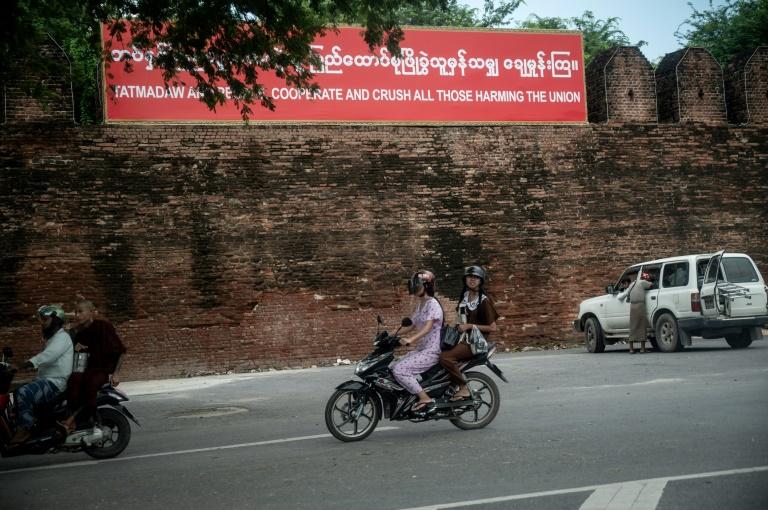 Birmanie: à Mandalay, le drame des déplacés face au conflit et aux ruines du séisme