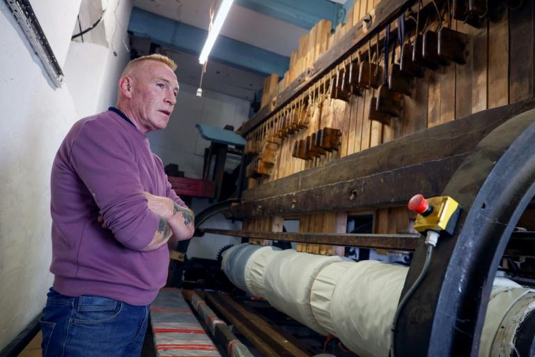 En Irlande du Nord, le dernier "batteur de lin" perpétue une longue tradition textile