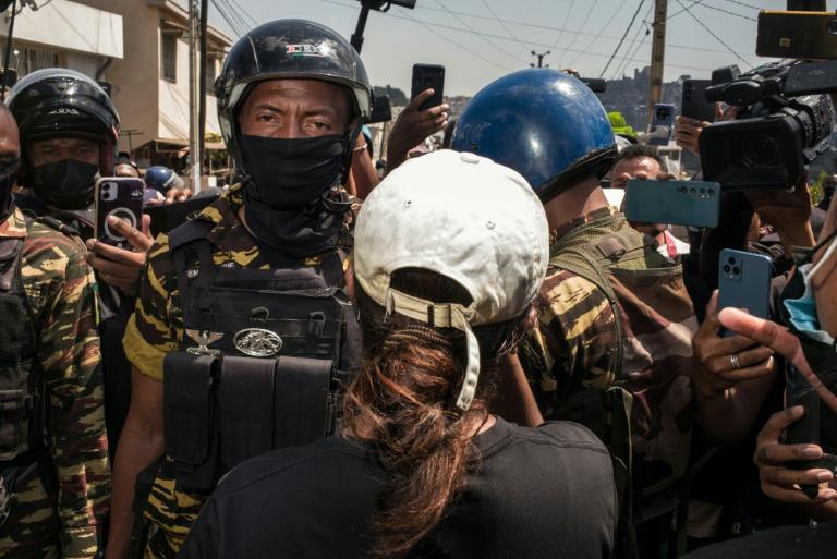 Madagascar: nouveaux rassemblements et tirs de gaz lacrymogènes, malgré le renvoi du gouvernement