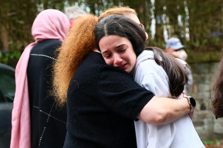 Deux morts et trois blessés graves dans un attentat devant une synagogue à Manchester
