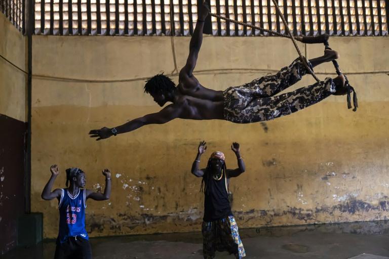 En Guinée, un cirque offre un tremplin international à des jeunes défavorisés