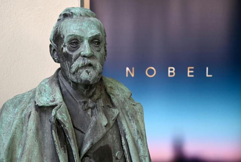 Ondelettes, astrophysique et "cape d'invisibilité" cités pour le Nobel de physique