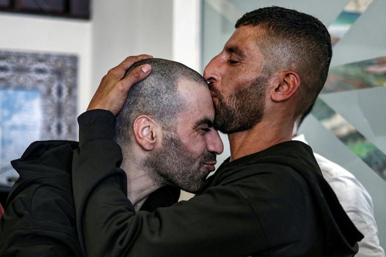 Dans la bande de Gaza, l'émotion au retour de prisonniers palestiniens