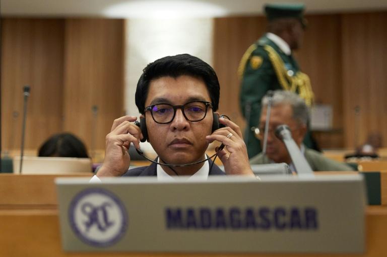 Madagascar: Rajoelina confirme son départ, un colonel investi président vendredi