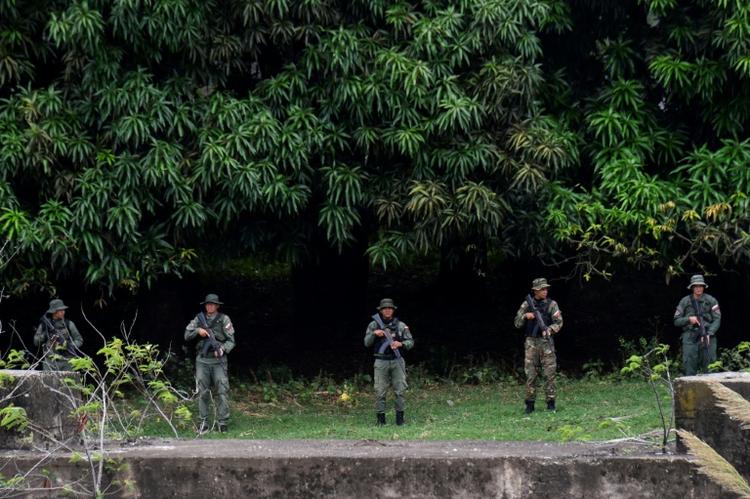 Caracas déploie des forces près de la Colombie, Washington frappe des trafiquants présumés