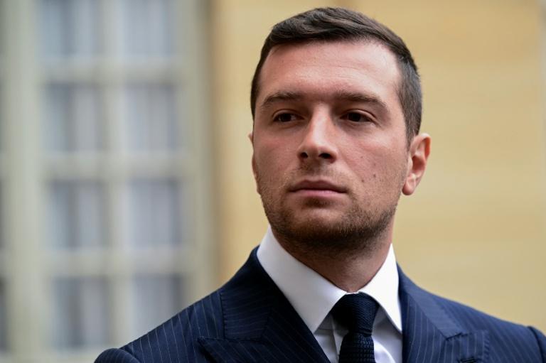 Vol des bijoux du Louvre: la traque est lancée, la sécurité des musées en débat