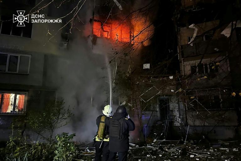 Ukraine: au moins six morts et des coupures de courant après des frappes russes