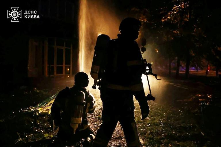 Ukraine: au moins six morts et des coupures de courant après des frappes russes