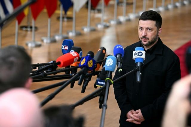 Zelensky salue le "message fort" des sanctions américaines contre Moscou