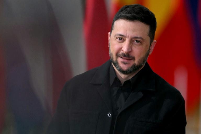 Zelensky salue le "message fort" des sanctions américaines contre Moscou