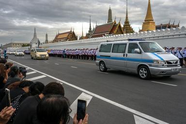 La Thaïlande entame une année de deuil après le décès de la reine mère Sirikit