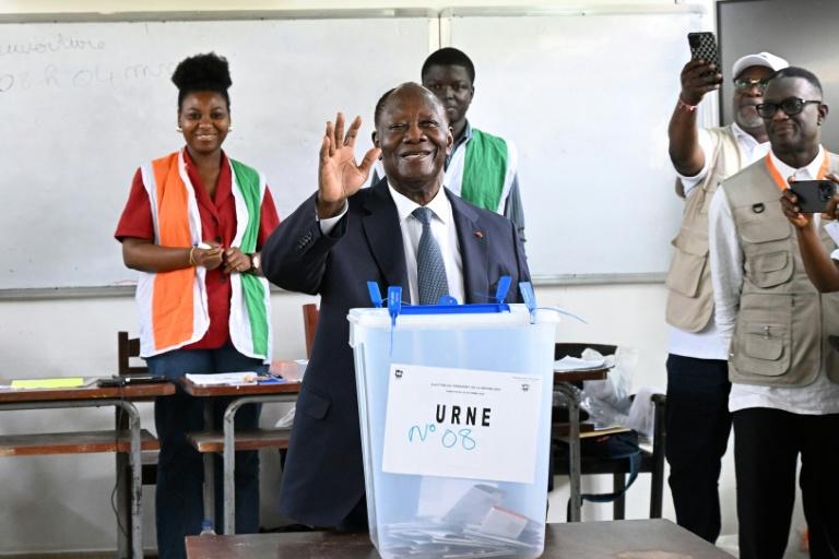 Présidentielle ivoirienne: résultat attendu lundi, Ouattara dans un fauteuil