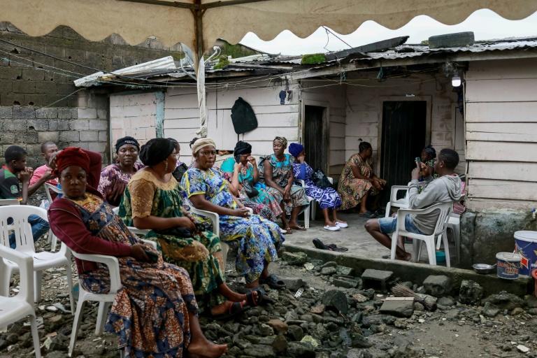 Présidentielle au Cameroun: à Douala, des familles endeuillées par les violences post-électorales